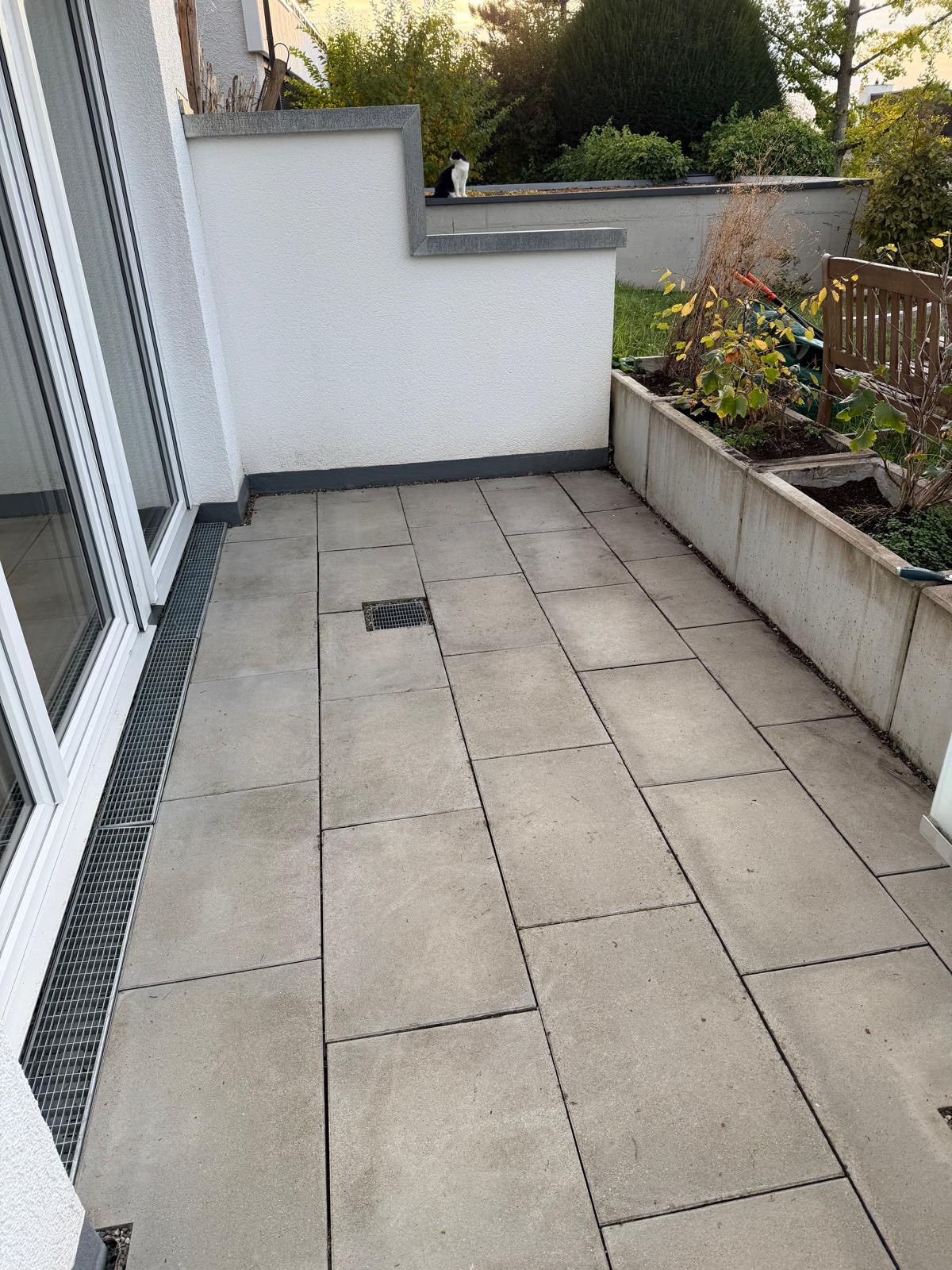 Nachher: Terrasse mit sauberen Fugen ohne Unkraut